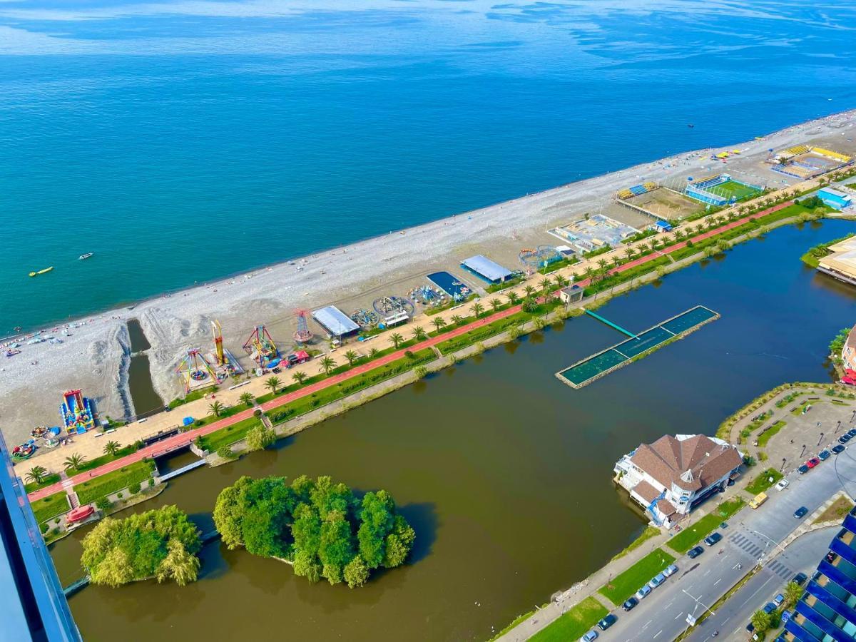 Aparthotel Hellobatumi Esterno foto