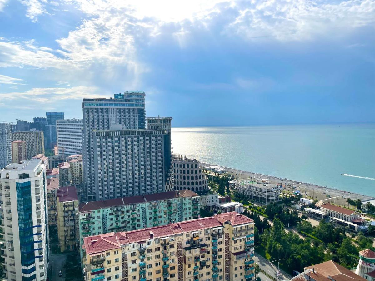 Aparthotel Hellobatumi Esterno foto