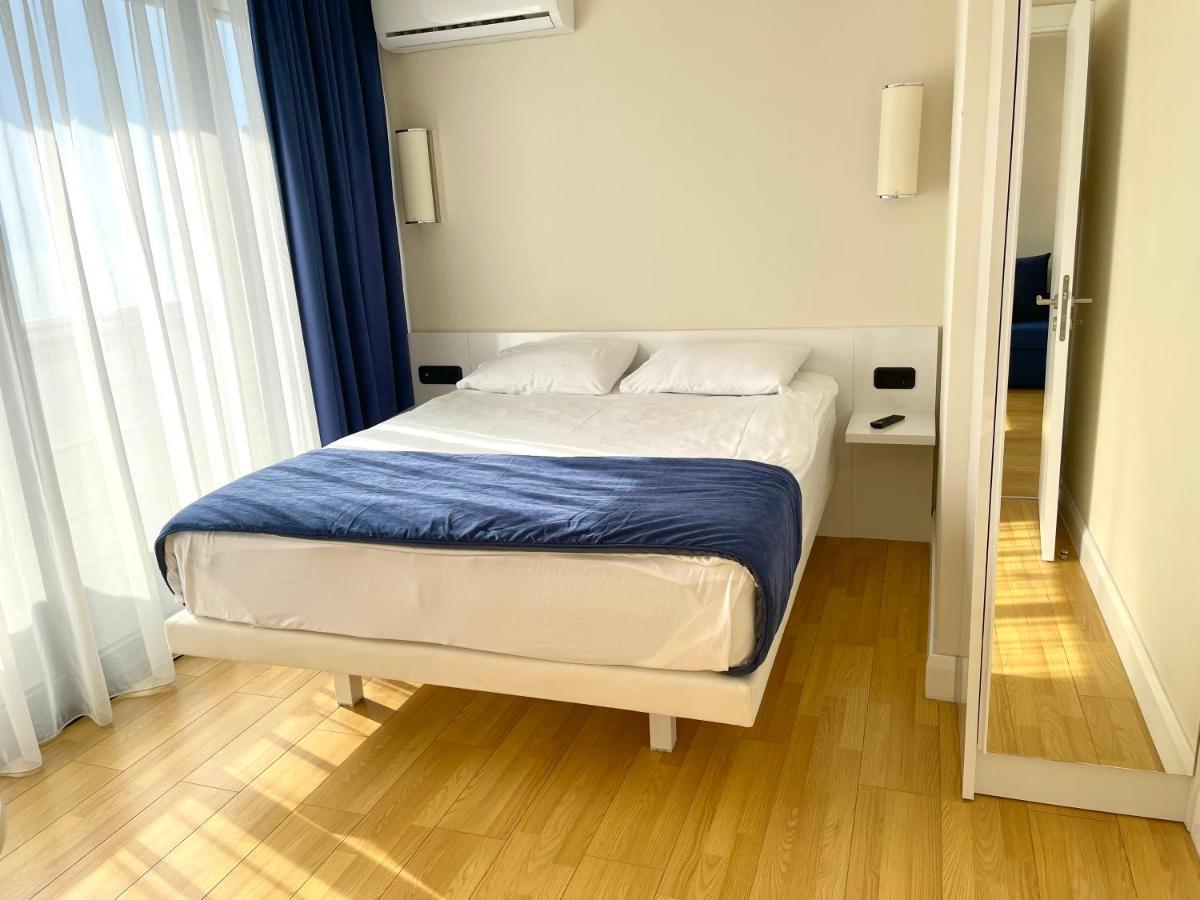 Aparthotel Hellobatumi Esterno foto