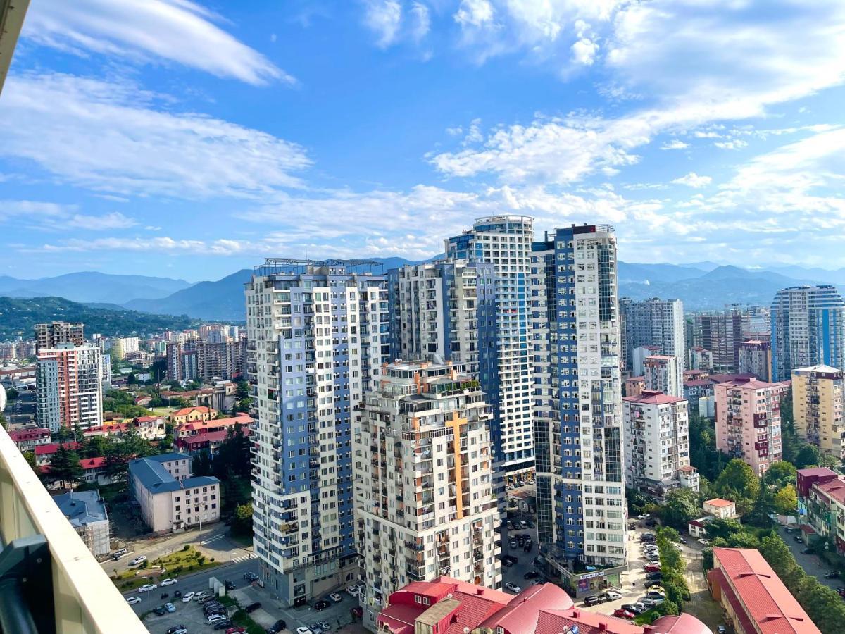 Aparthotel Hellobatumi Esterno foto