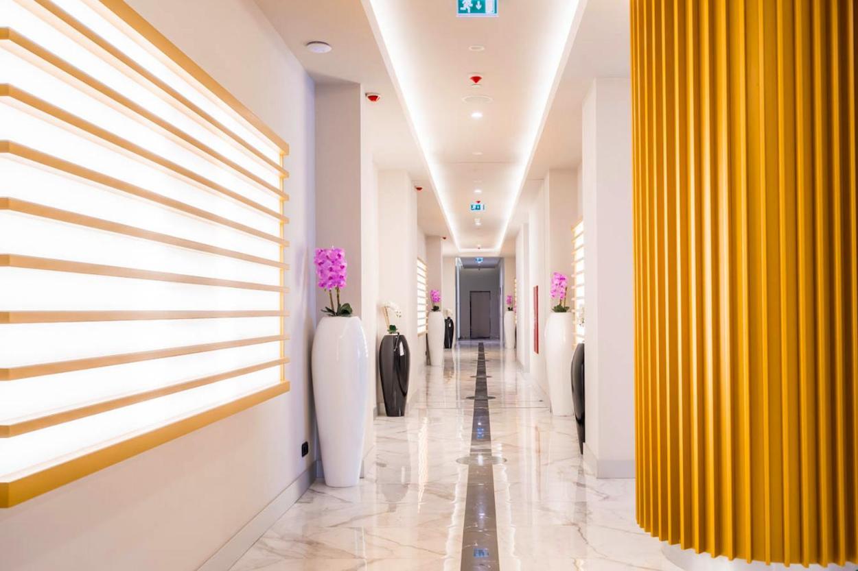 Aparthotel Hellobatumi Esterno foto
