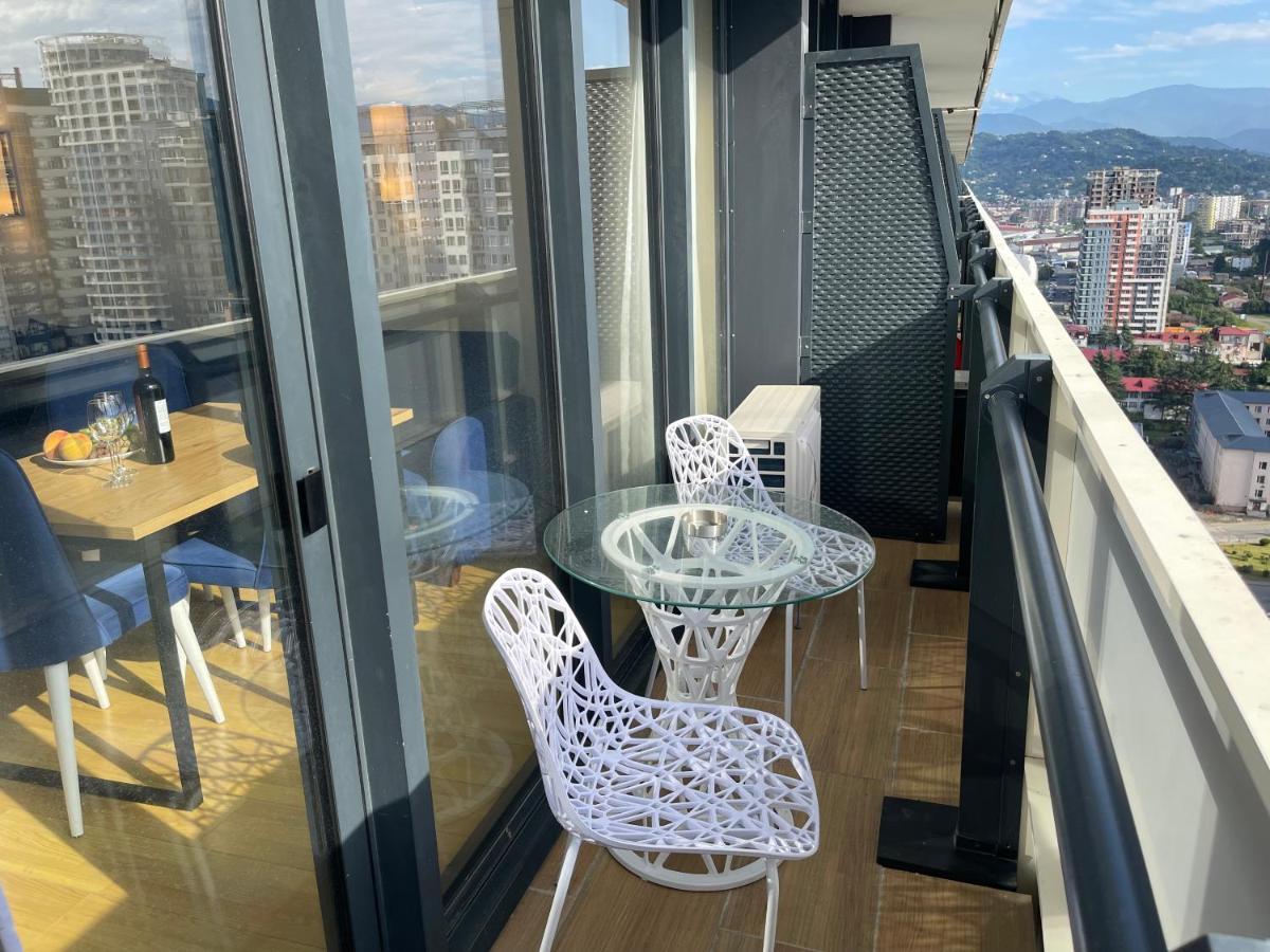 Aparthotel Hellobatumi Esterno foto