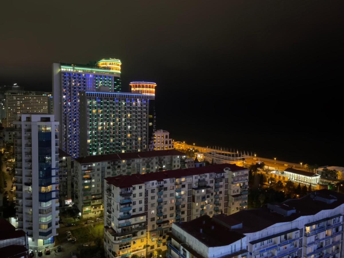 Aparthotel Hellobatumi Esterno foto