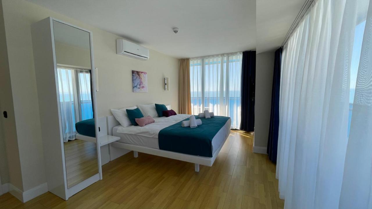 Aparthotel Hellobatumi Esterno foto