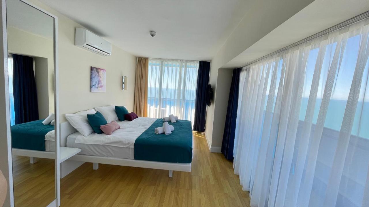 Aparthotel Hellobatumi Esterno foto