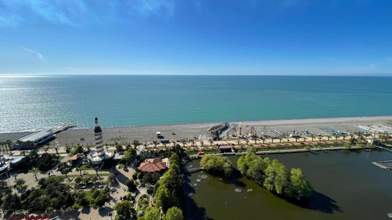 Aparthotel Hellobatumi Esterno foto