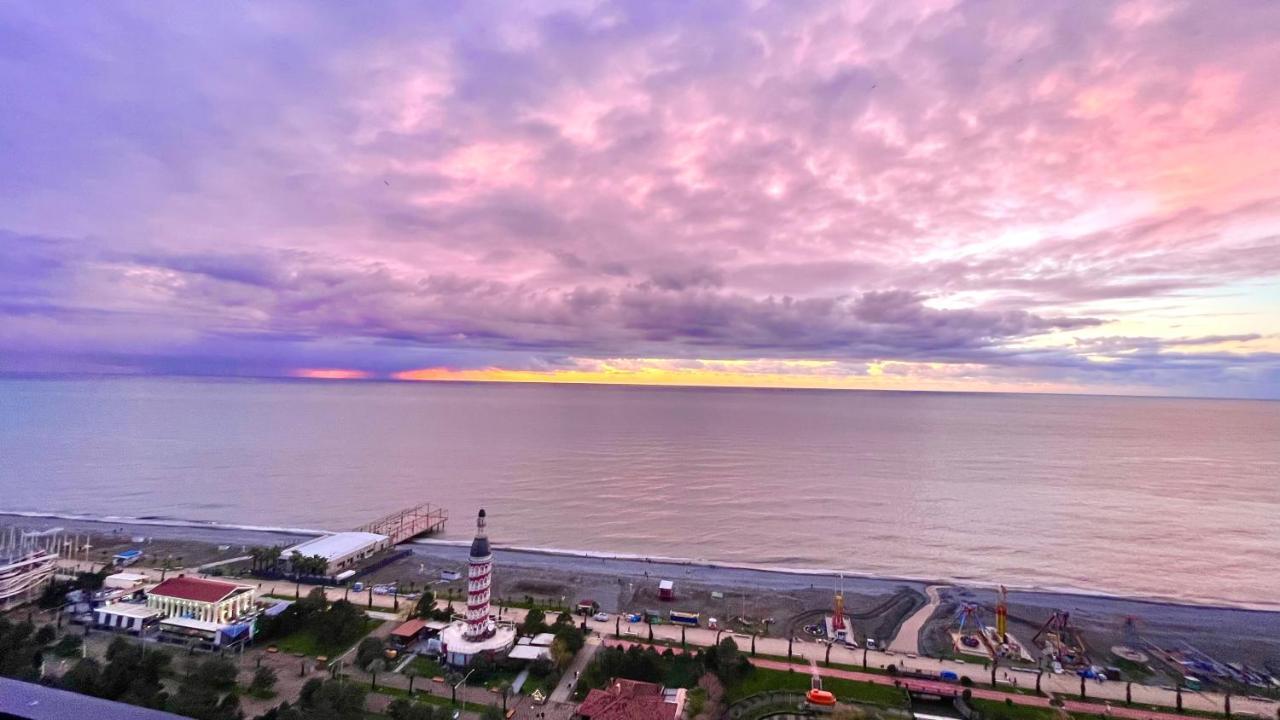 Aparthotel Hellobatumi Esterno foto