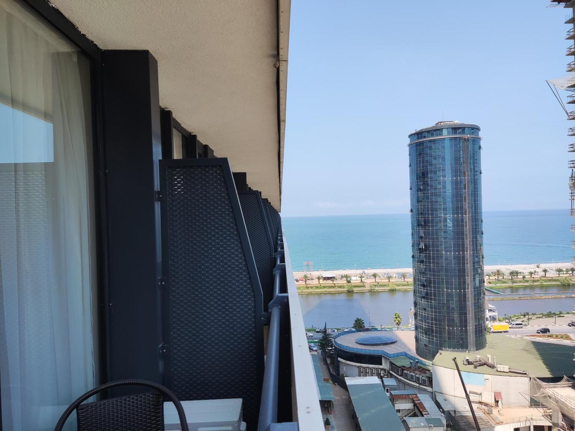 Aparthotel Hellobatumi Esterno foto