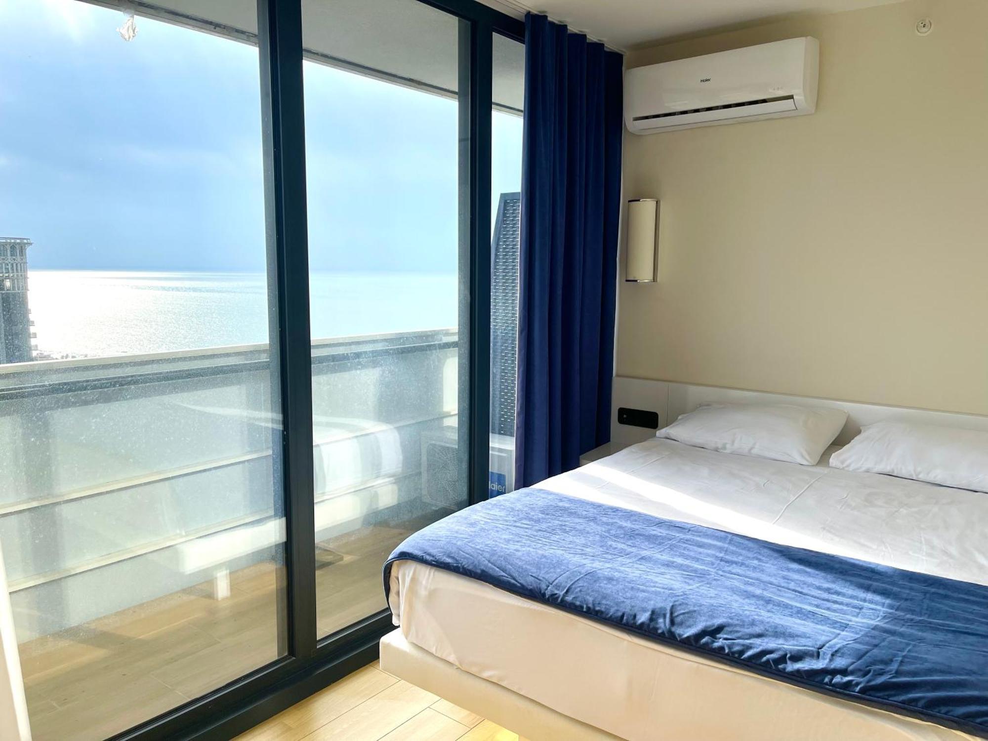 Aparthotel Hellobatumi Esterno foto