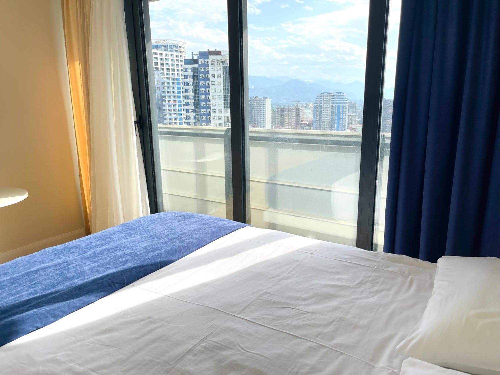Aparthotel Hellobatumi Esterno foto