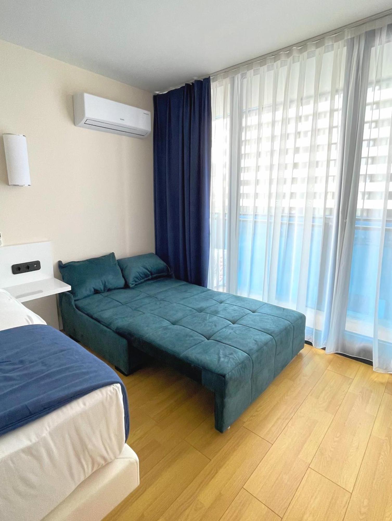 Aparthotel Hellobatumi Esterno foto