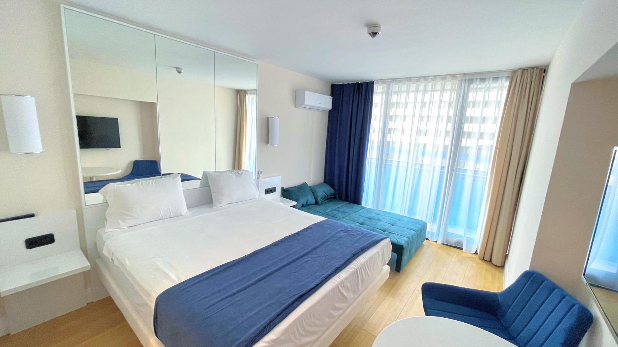 Aparthotel Hellobatumi Esterno foto